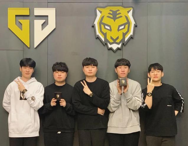 球员转会及 球员转会及